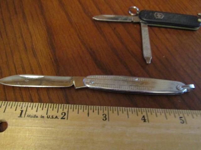 3 Small Pocket Knives