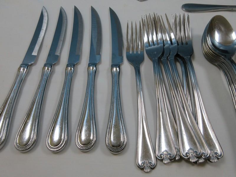 Lot 2 Patterns Stainless Flatware w/Cutlery Tray 4 Carved Hall Steak Knives, 4 Towle Steak Knives