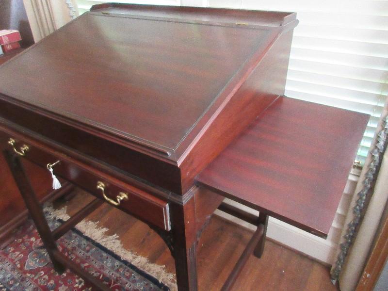 Exquisite Henkel Moore Furniture Mahogany 18th Century Design Chippendale Traditional Style