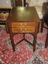 Henkel-Harris Co. Virginia Galleries Collection Mahogany Chippendale Style Dropleaf End Table