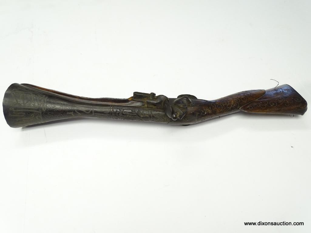 (SC) ANTIQUE FLINTLOCK BLUNDERBUSS INLAID WITH BRASS IN THE STOCK. 22" LONG. MOUTH OF THE BARREL IS