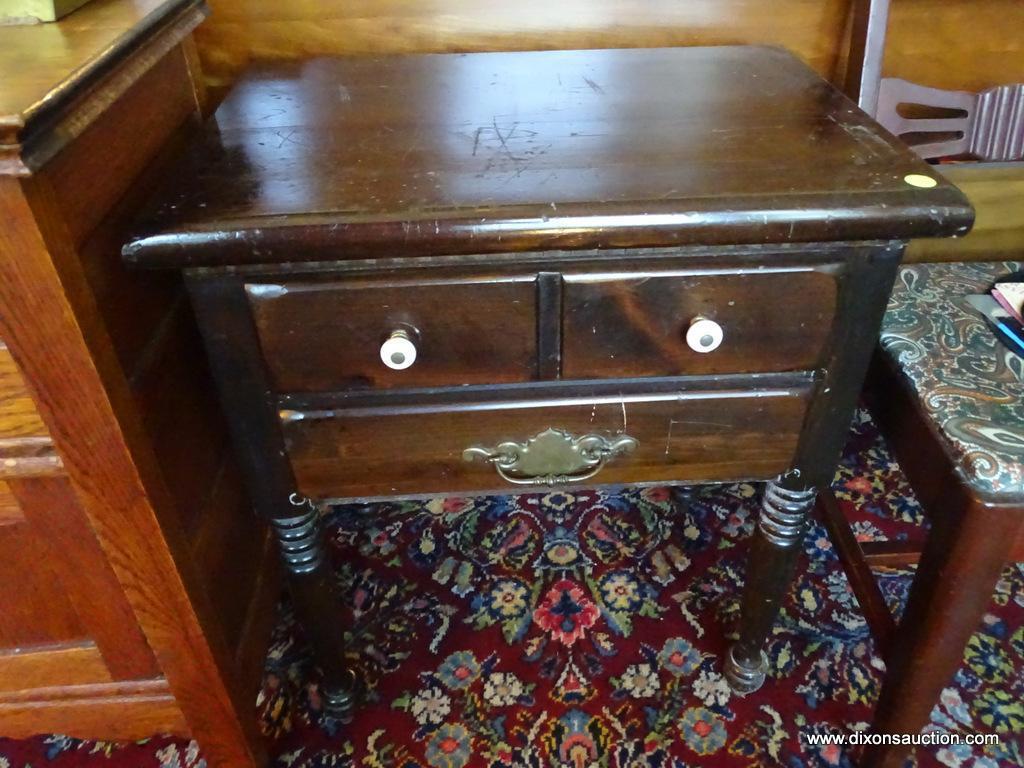 (LR) DARK MAHOGANY SIDE TABLE; DARK MAHOGANY SIDE TABLE WITH DETAIL MOLDING BELOW THE TOP AND DENTAL