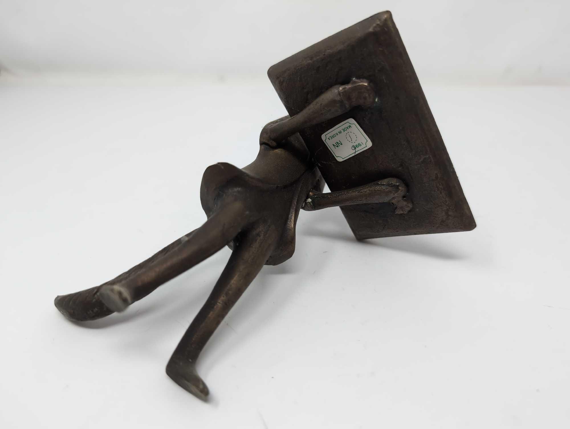 (FOYER) VINTAGE 1996 BRONZE STANDING FOX FIGURINE BUSINESS CARD HOLDER. IT MEASURES APPROX. 3-3/4"W