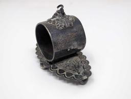 (LR) VINTAGE WILCOX SILVER-PLATE CO. QUADRUPLE PLATE HUNTING FOX NAPKIN RING ON FOOTED BASE. MARKED