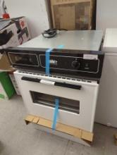 Summit 24-in ELECTRIC Wall Oven with (White Doors and Black Control Panel/Handles), MSRP 840.00, NO