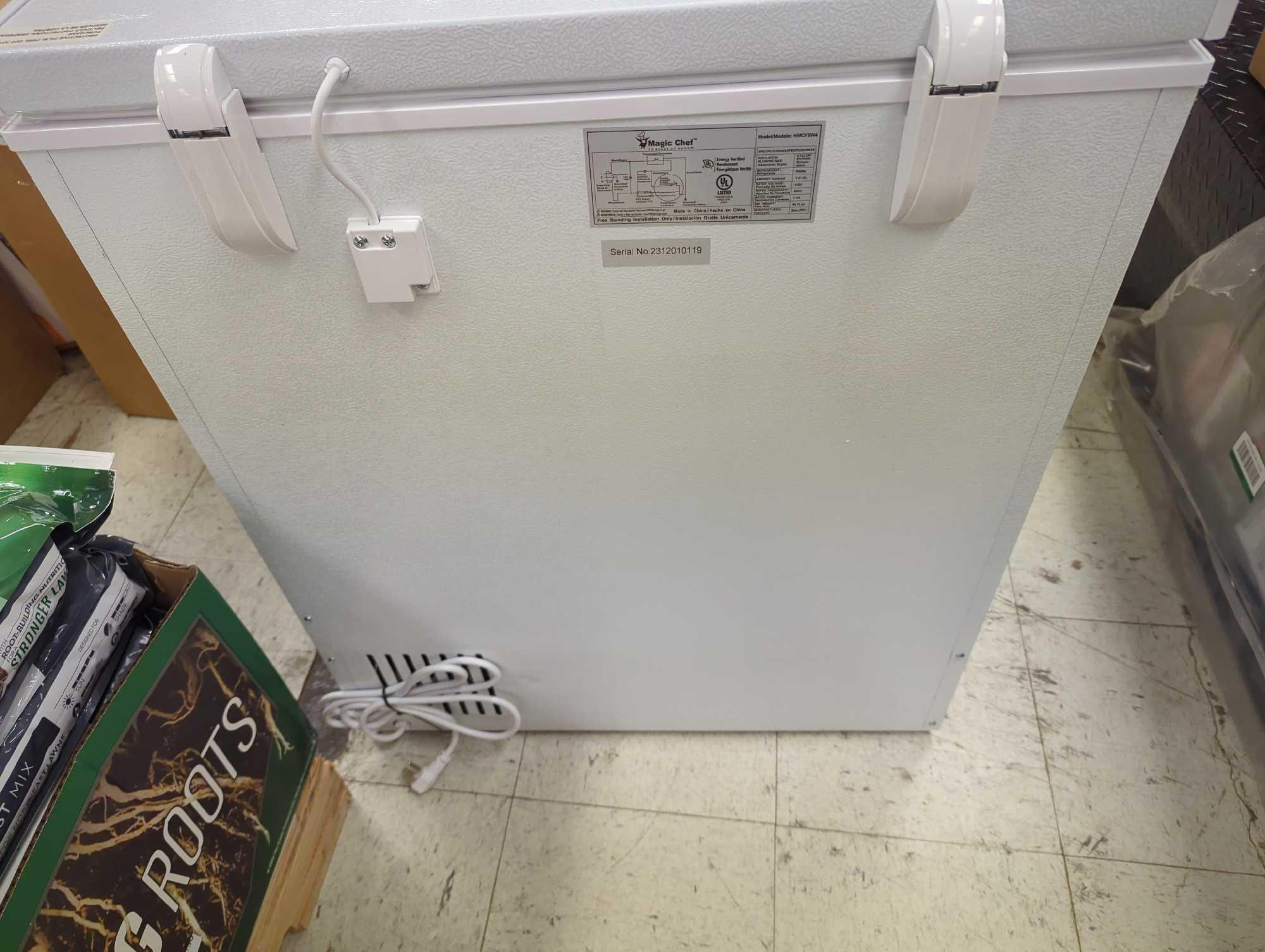 (Has Some Denting) Magic Chef 5.0 cu. ft. Chest Freezer in White, Appears to be New Has Some