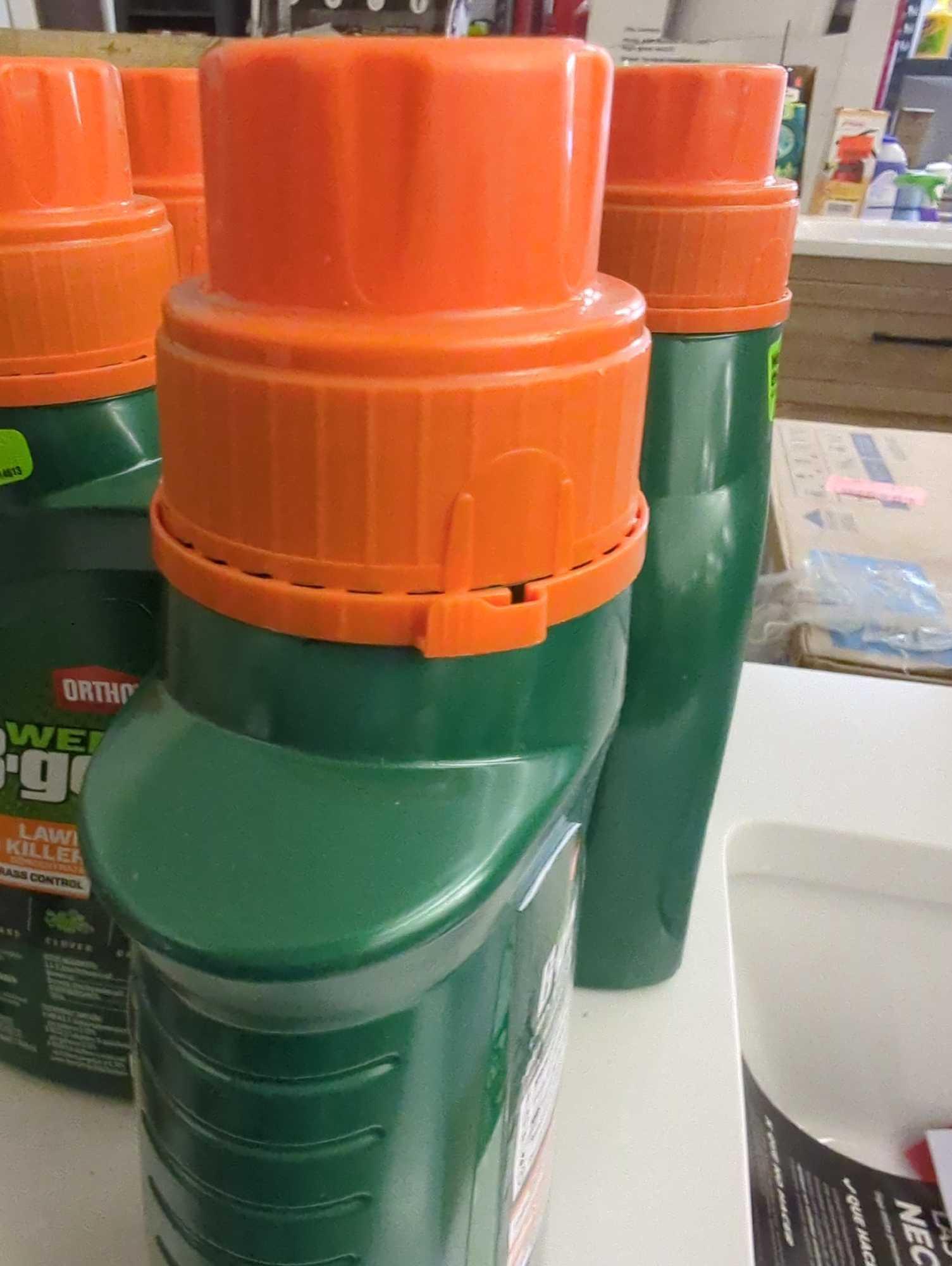 Lot of 8 Bottles of Ortho 32 oz. Weed B Gon Plus Crabgrass Control Concentrate, Appears to be New in