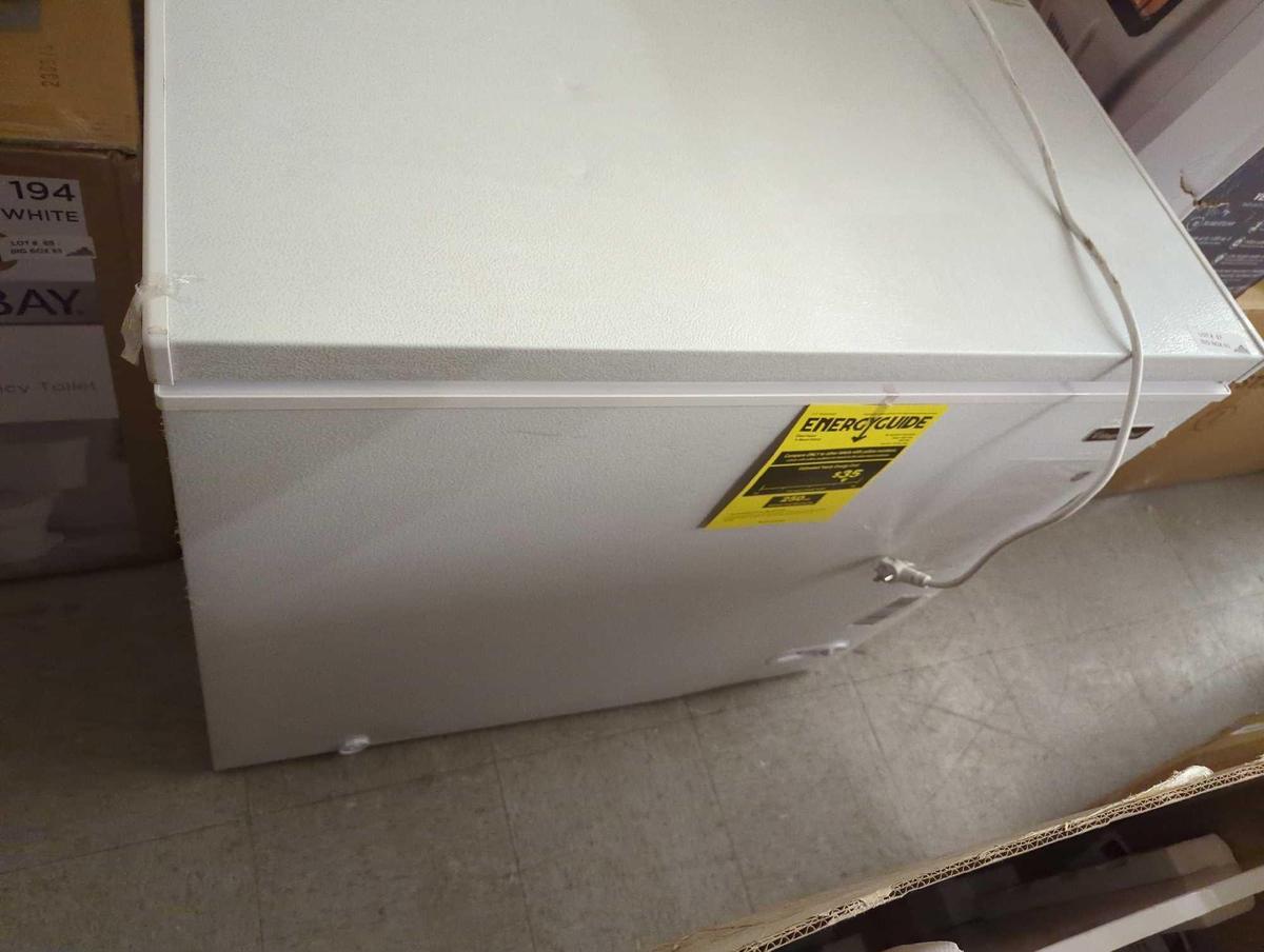 (Has Some Minor Damage) Magic Chef 5.0 cu. ft. Chest Freezer in White, Appears to be New Out of the