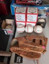 (LR) BASEBALL LOT TO INCLUDE AN AUTOGRAPHED HANK AARON BASEBALL, AUTOGRAPHED TED WILLIAMS BASEBALL,