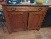 (DR) 1970S EASTLAKE STYLE CARVED WOOD VICTORIAN CABINET, RIGHT DOOR NEEDS REALIGNED WITH OPENING,