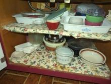 (KIT) CABINET LOT OF ASSORTED ITEMS TO INCLUDE, NEVCO POTTERY BOWLS, ANCHOR HOCKING GLASS COOKING