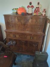 (BR1) VINTAGE WOOD 6 (DR)AWER TALL CHEST, DISPLAYS SOME COSMETIC WEAR CONSISTENT WITH AGE, MISSING 1