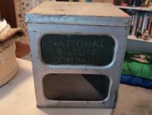 (BR2) VINTAGE NATIONAL BISCUIT COMPANY TIN BISCUIT BOX WITH GLASS WINDOW ON THE FRONT. MEASURES