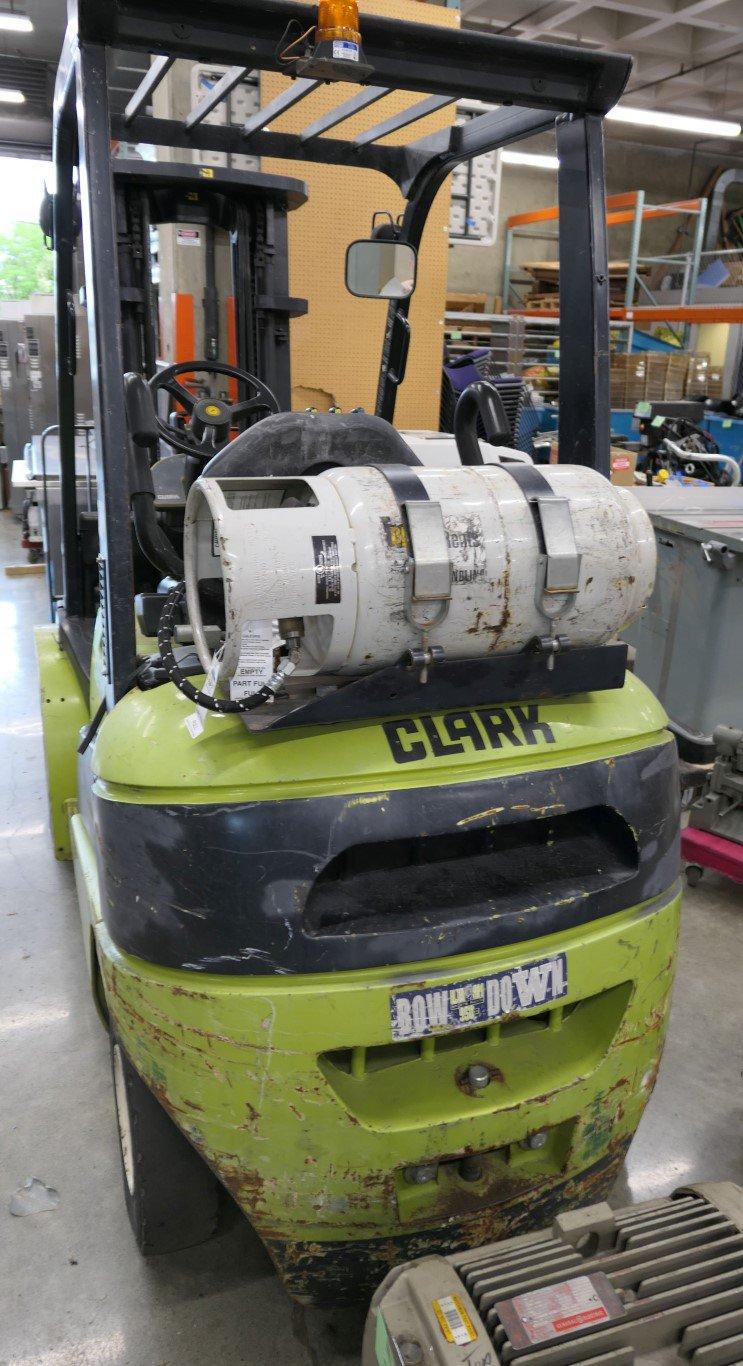 Liquid Propane Forklift: Clark C25L, 4600 lb. Capacity