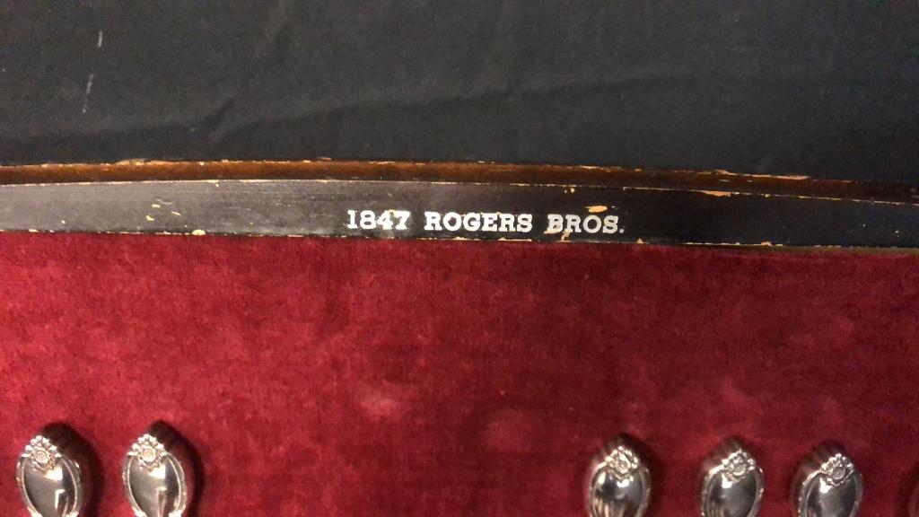 ROGERS BROS. SILVER-PLATE "REMEMBRANCE" FLATWARE
