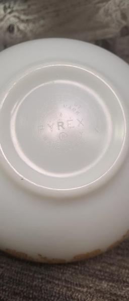 3) PYREX  GOLD CINDERELLA BUTTERFLY MIXING BOWLS