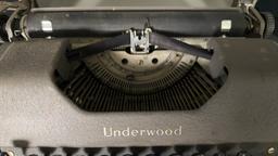 1940s UNDERWOOD TYPEWRITER