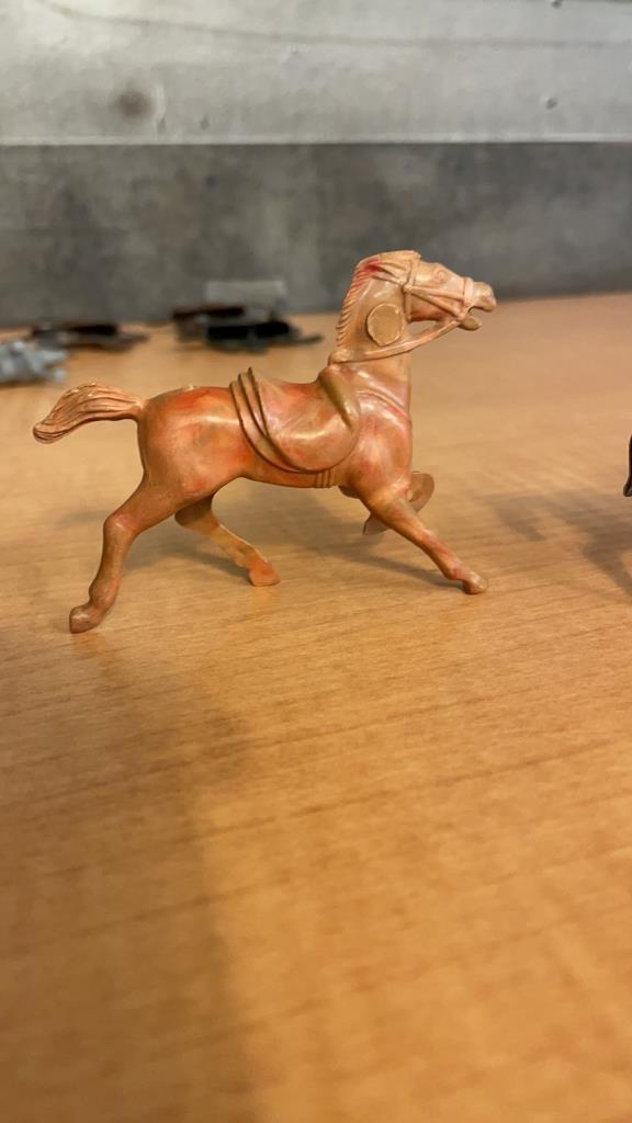 11) 1960s HARDSHELL LIDO SMALL TOY HORSES