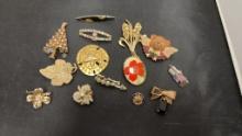 14) VINTAGE BROOCHES