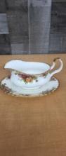 ROYAL ABLERT CHINA "OLD COUNTRY ROSES" GRAVY BOAT