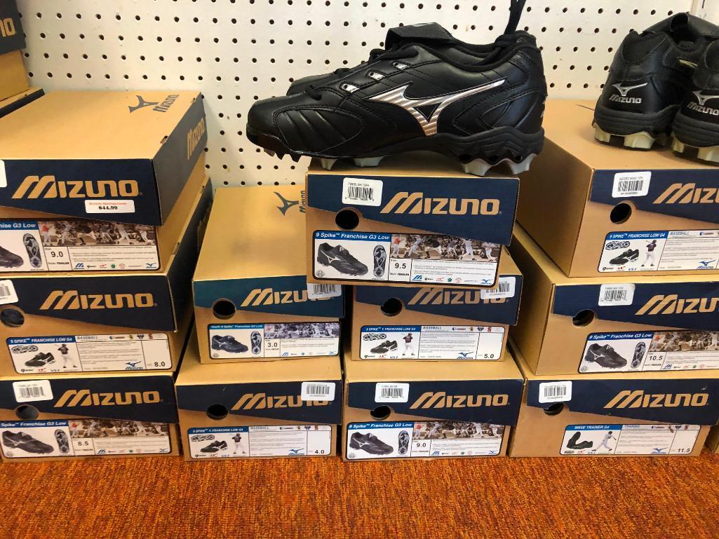 Lot of 25 New Mizuno Baseball Shoes - (22) 9 Spike Franchises & (3) Wave Trainer (Size 4 through 12)