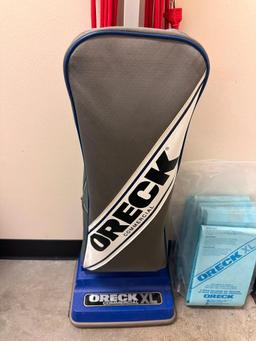 Oreck Commercial XL Vacuum, Model XL2100RHS w/ Extra Filter Bags