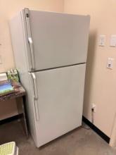 GE Refrigerator / Freezer Model: TBX18SIXJRWW