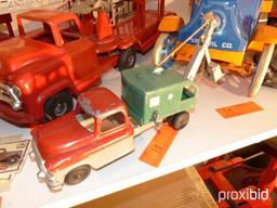 METAL TOY DIGGER TRUCK COLLECTIBLE TOY