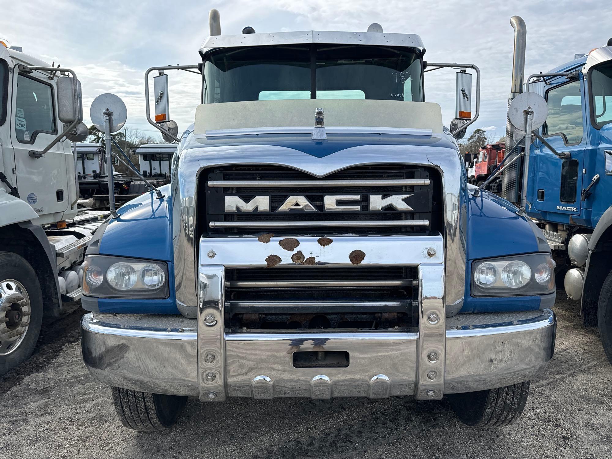 2017 MACK GU713 TRUCK TRACTOR VN:1M1AX07YXHM035337 powered by Mack MP8 diesel engine, 500hp,