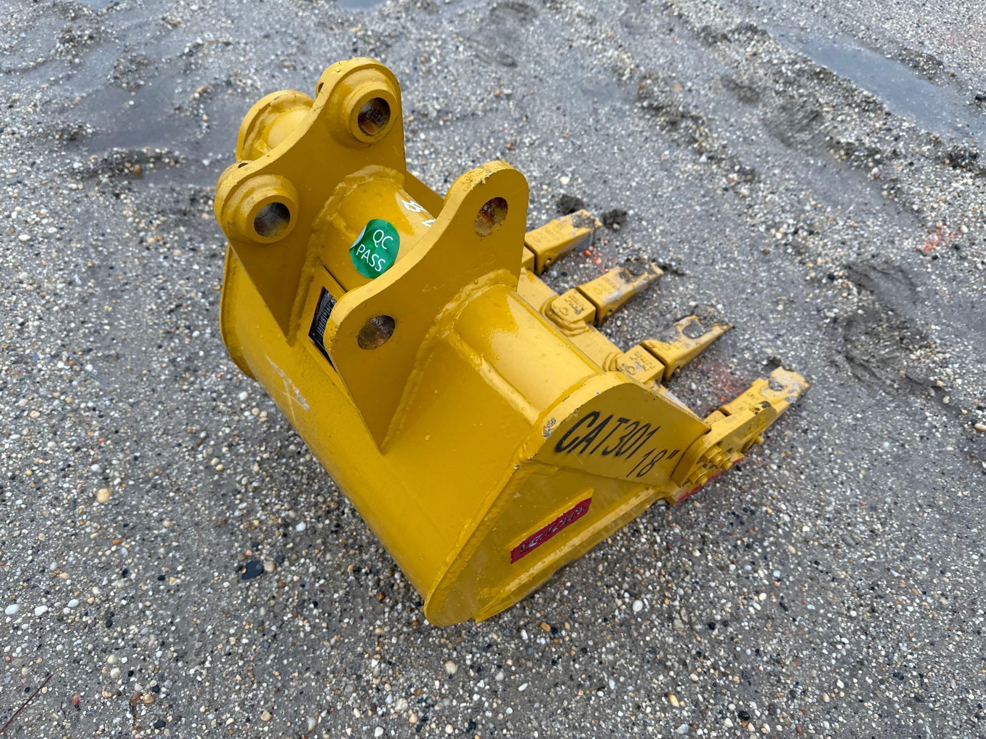 NEW TERAN 18IN. DIGGING BUCKET EXCAVATOR BUCKET for CAT 301 with Side Cutters and 4HD Tips. SN-0708