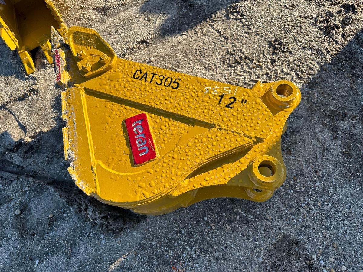 NEW TERAN 12IN. DIGGING BUCKET EXCAVATOR BUCKET FOR CAT 305 WITH SIDE CUTTERS, REINFORCEMENT PLATES