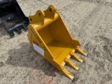 NEW TERAN 18IN. DIGGING BUCKET EXCAVATOR BUCKET for CAT 303 with Side Cutters, Reinforcement Plates