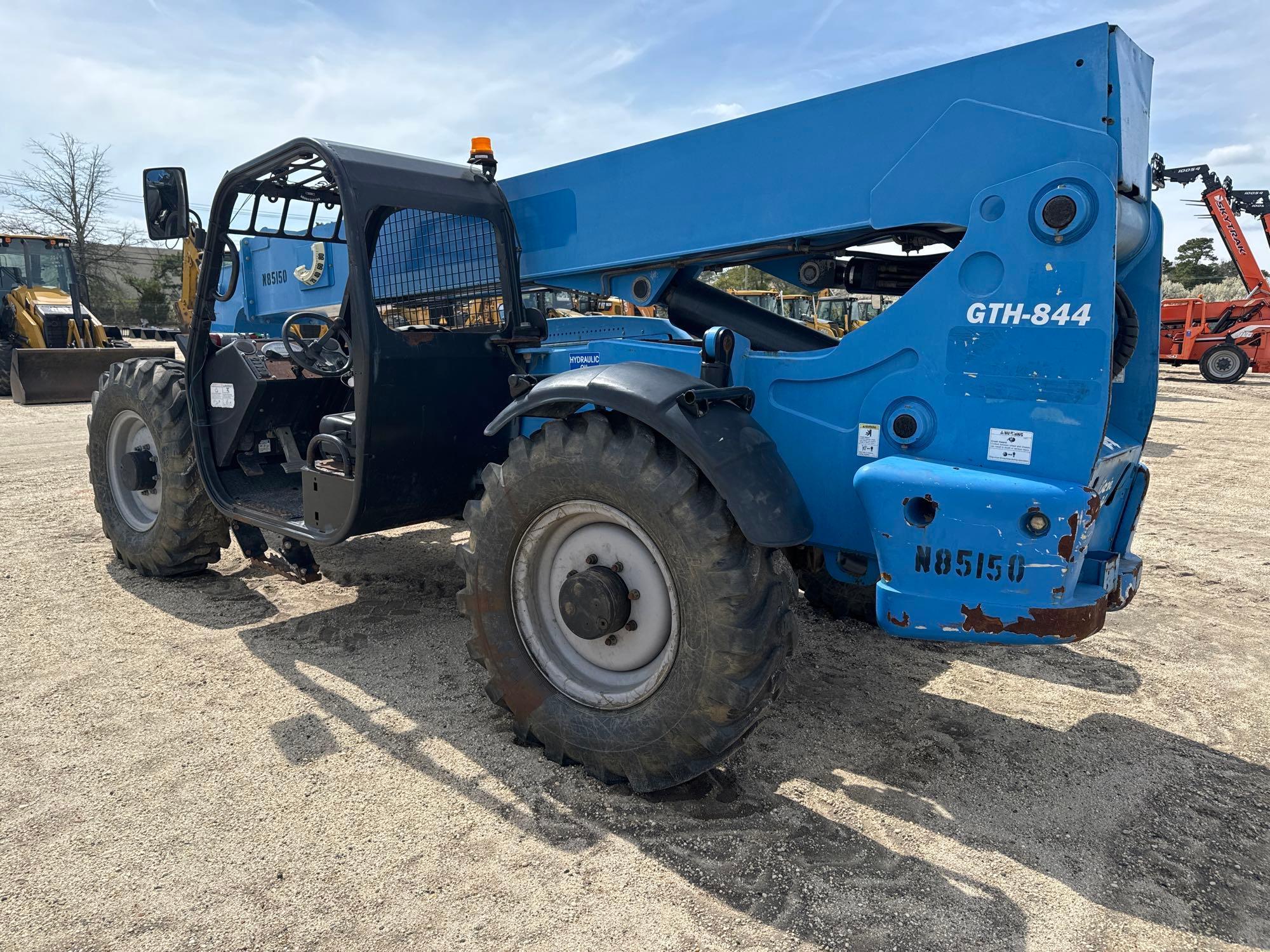 2014 GENIE GTH844D TELESCOPIC FORKLIFTSN-19463 4x4, powered by diesel engine, equipped with OROPS,