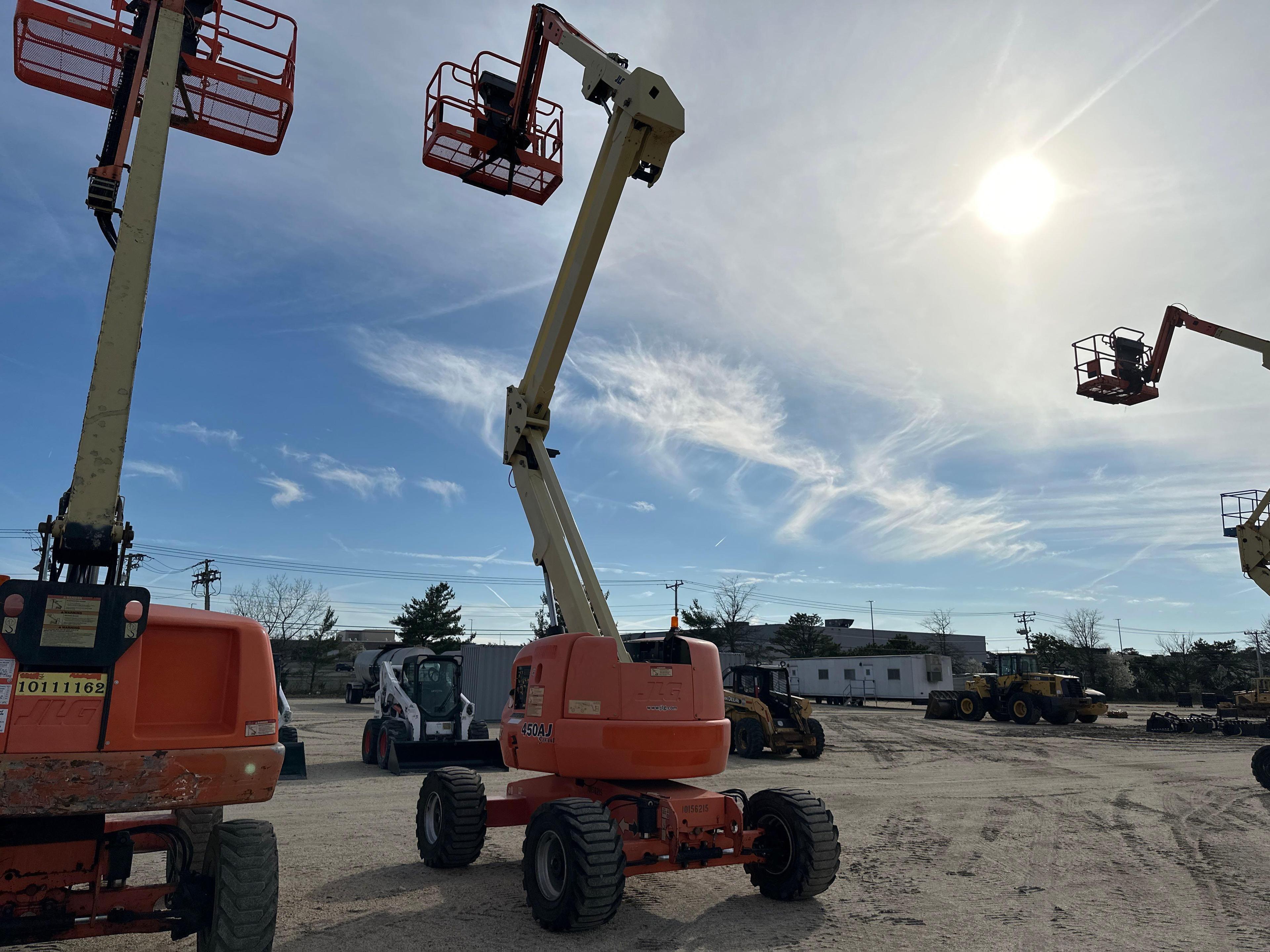 2013 JLG 450AJ BOOM LIFT SN:300173672 4x4, powered by diesel engine, equipped with 45ft. Platform