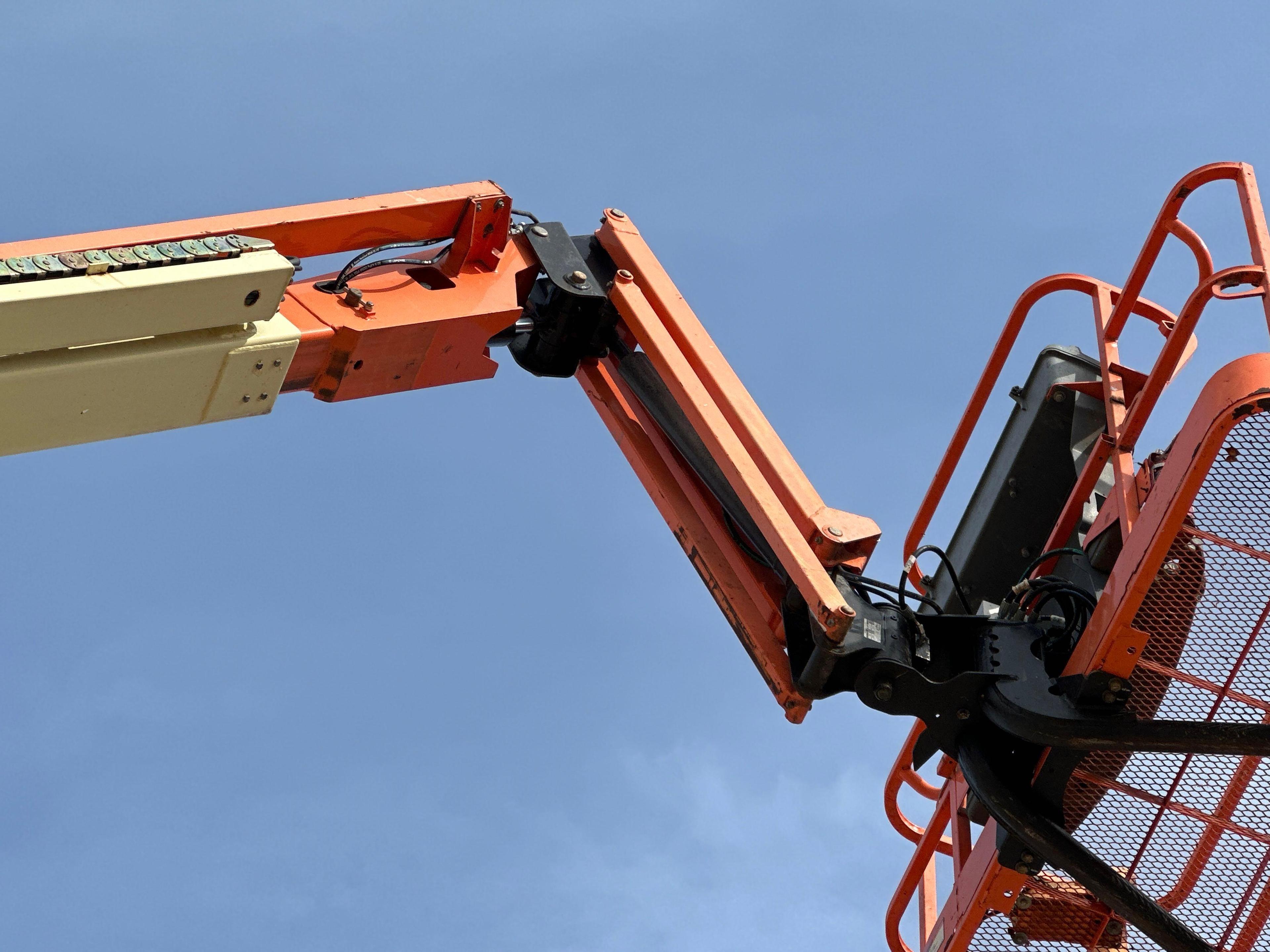 2013 JLG 450AJ BOOM LIFT SN:300173672 4x4, powered by diesel engine, equipped with 45ft. Platform