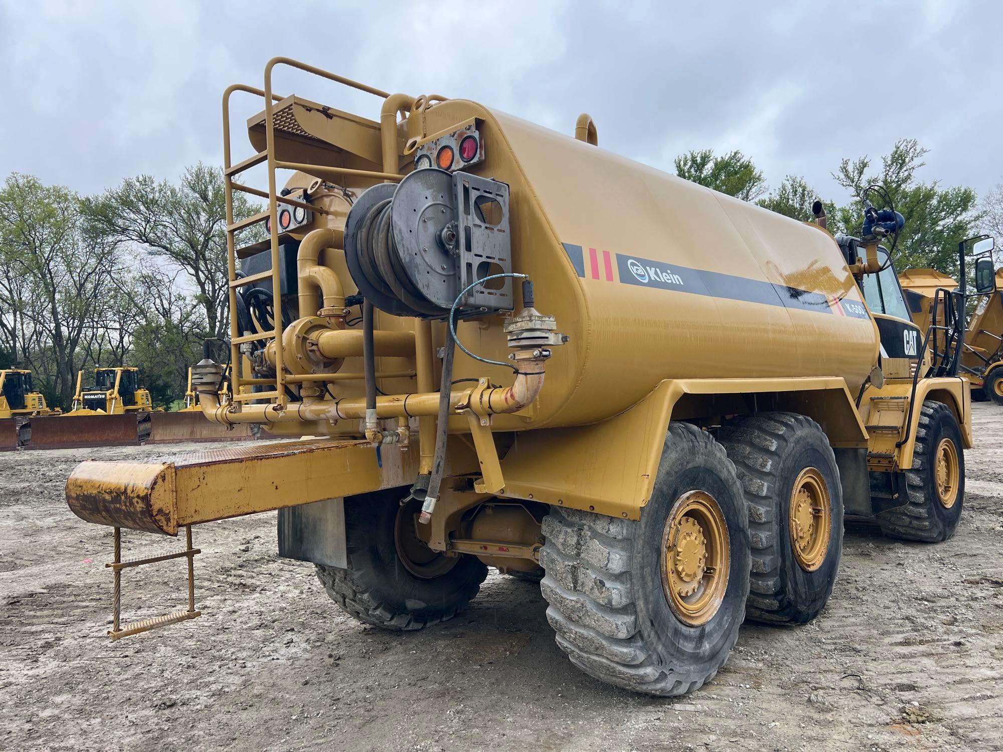 2012 CAT 725 WATER TRUCK SN:CAT00725EBIL02882 6x6, powered by Cat diesel engine, equipped with Cab,