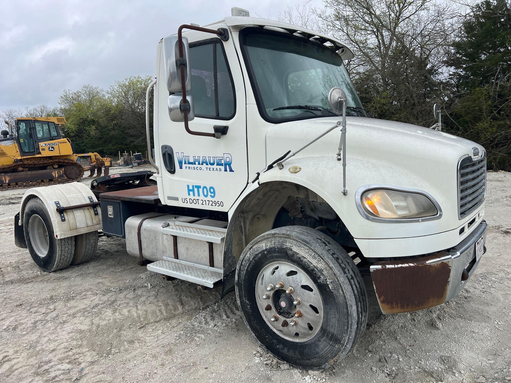2005 FREIGHTLINER M2 TRUCK TRACTOR VN:1FUBCXDCX5DV00687 powered by diesel engine, equipped with