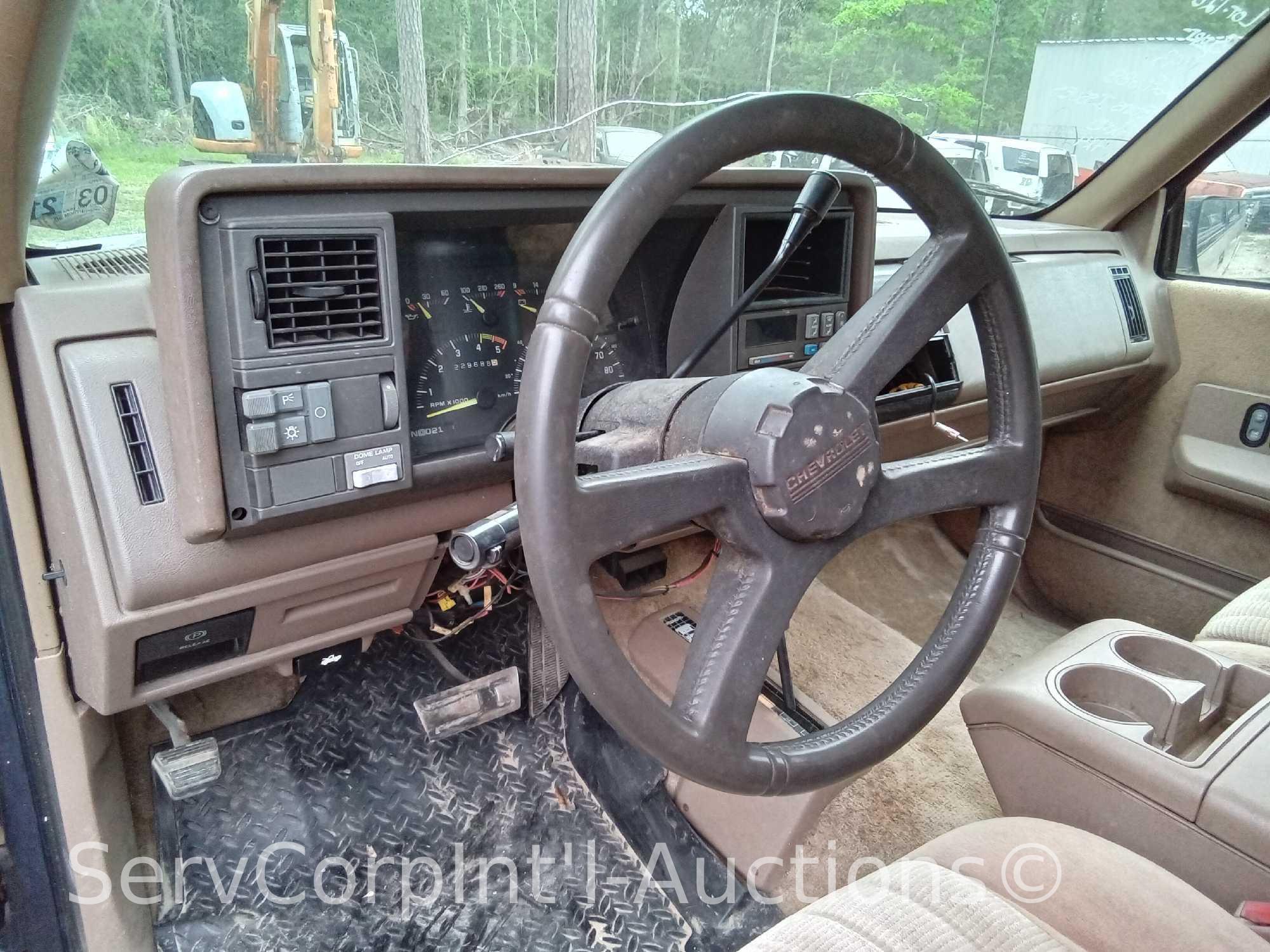 1993 Chevrolet Suburban Multipurpose Vehicle (MPV), VIN # 1GNFK16K3PJ386590