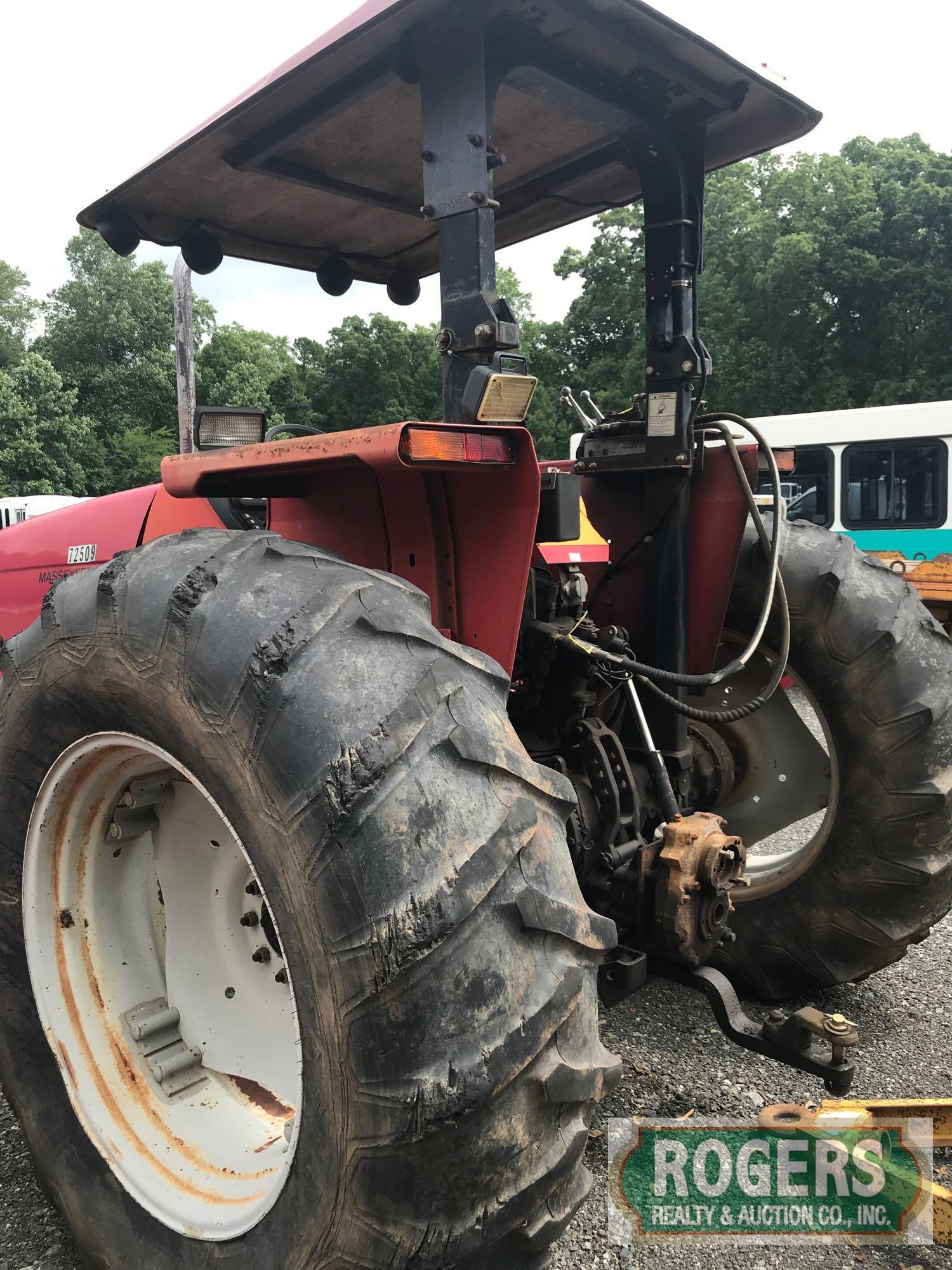 Massey-Ferguson | 4263 | Tractor w/ Alamo Batwing Mower