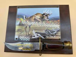 DECORATIVE KNIFE ON PLAQUE WITH WHITETAIL BUCK