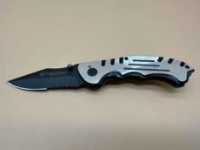 SMITH & WESSON EXTREME OPS HALF SERRATED BLADE POCKET KNIFE