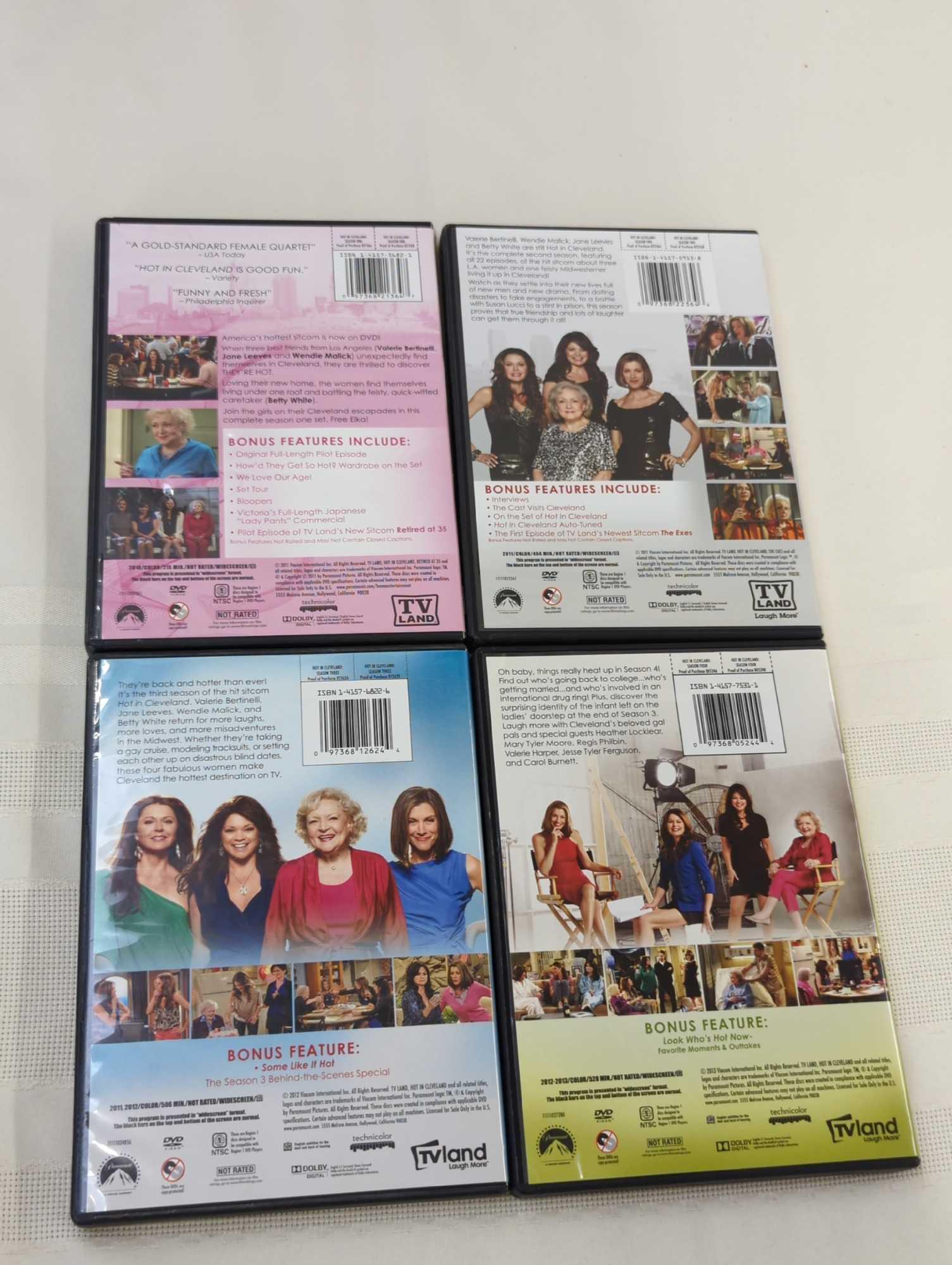 DVD SET "HOT IN CLEVELAND" SEASONS 1-4