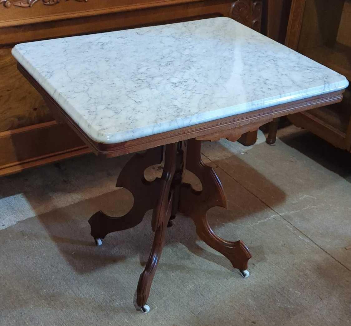 ANTIQUE RECTANGLE ACCENT WALNUT TABLE 31.5"x29.5"x29"