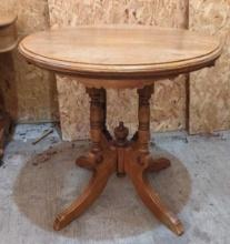 VINTAGE ROUND OAK OCCASIONAL - SIDE - END TABLE 30"x29"