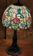 HUMMINGBIRD METAL & STAINED GLASS LOOK SHADE LAMP 26