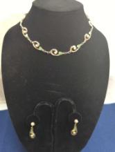 VINTAGE DUANE NECKLACE WITH MATCHING TWIST ON EARRINGS GREEN STONE ,PEARL LIKE