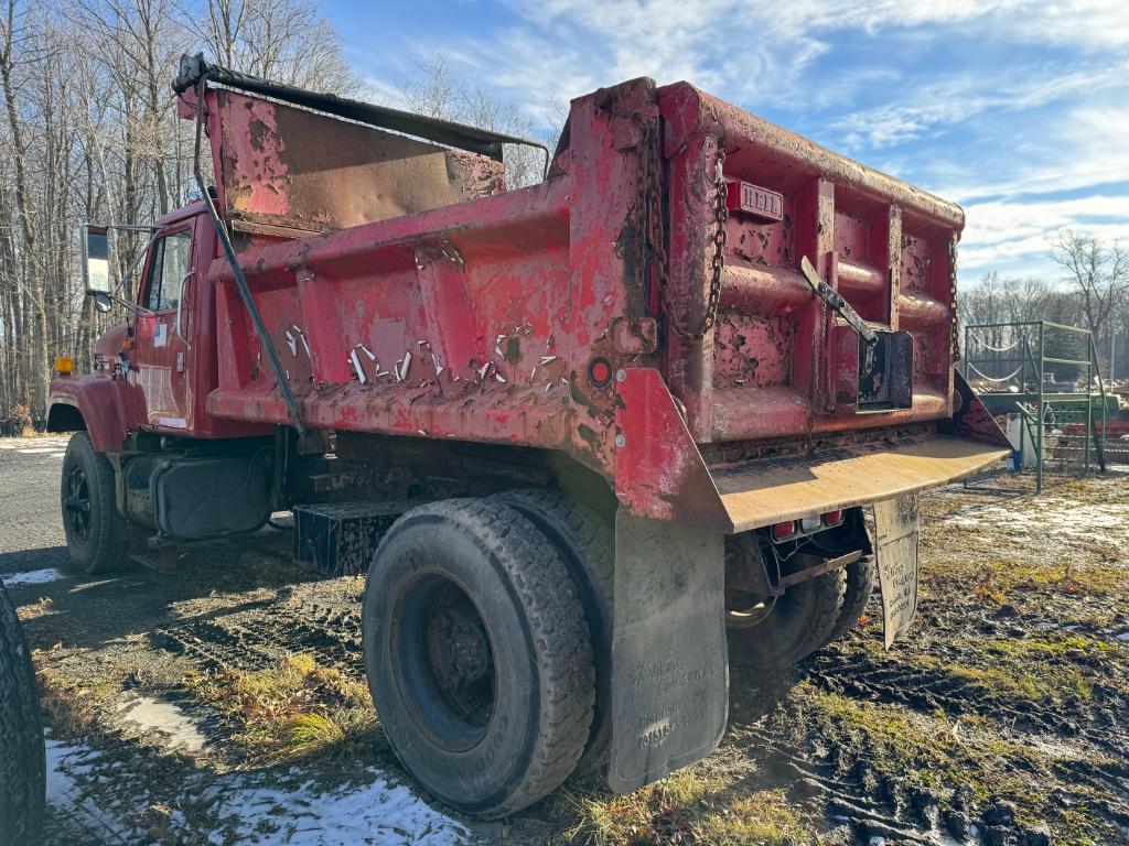 1713 1986 International 257 Dump Truck