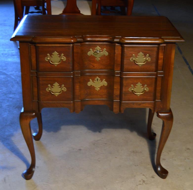 Fine Vintage Pennsylvania House Queen Anne Style Block Front Cherry Lowboy / Side Table
