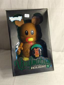 Collector Disney Vinylmation Holiday #1 9" Vinyl Figure 6.3/4"W by 10.5" T box Size