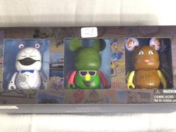 Collector Disney Vinylmation Park #7 3" Figures Set Limited Edition of 2000 9" Width b y 3.3/4T Box